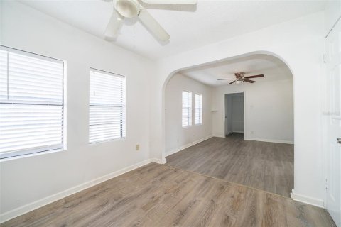 Commercial property in Orlando, Florida 3 bedrooms, 131.55 sq.m. № 2393488 - photo 21