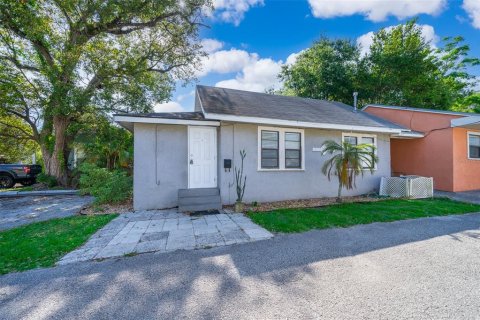 Commercial property in Orlando, Florida 3 bedrooms, 131.55 sq.m. № 2393488 - photo 4