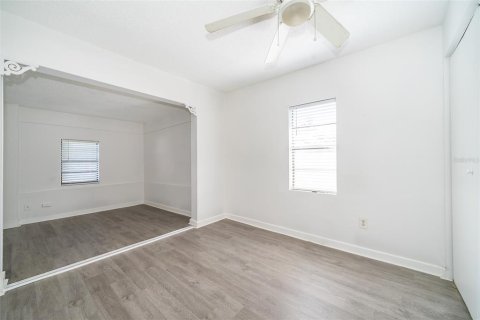 Commercial property in Orlando, Florida 3 bedrooms, 131.55 sq.m. № 2393488 - photo 26