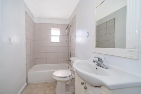 Commercial property in Orlando, Florida 3 bedrooms, 131.55 sq.m. № 2393488 - photo 25