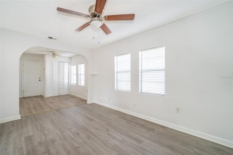 Commercial property in Orlando, Florida 3 bedrooms, 131.55 sq.m. № 2393488 - photo 12