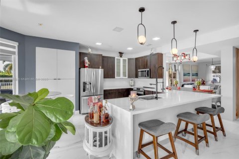 Villa ou maison à louer à Pembroke Pines, Floride: 4 chambres, 225.38 m2 № 1970819 - photo 12