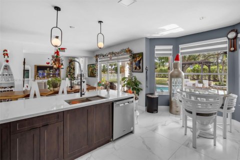 Villa ou maison à louer à Pembroke Pines, Floride: 4 chambres, 225.38 m2 № 1970819 - photo 14