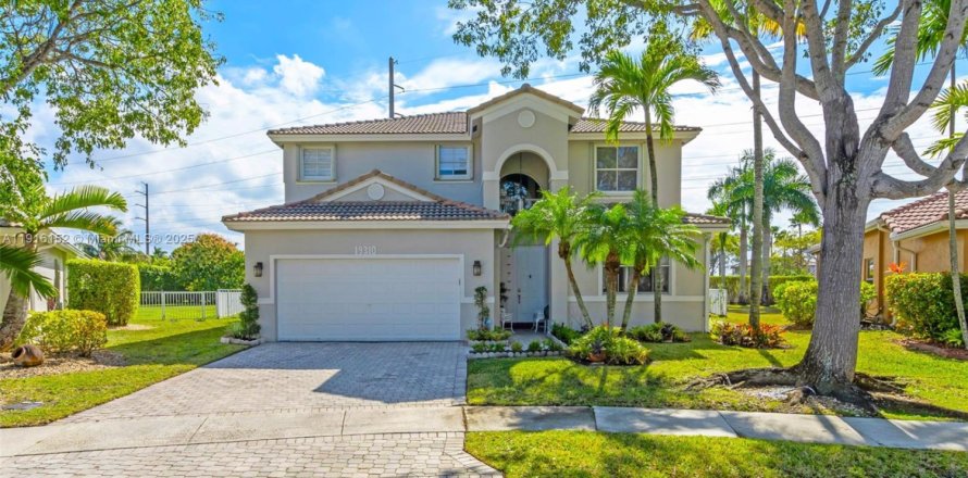 Villa ou maison à Pembroke Pines, Floride 4 chambres, 225.38 m2 № 1970819