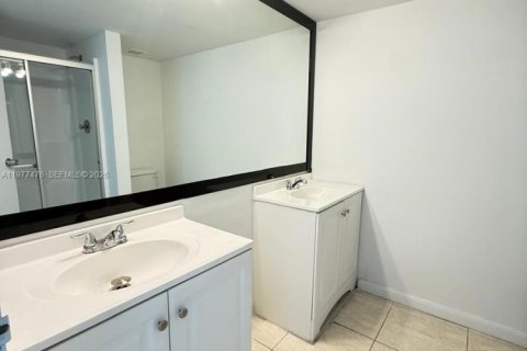 Copropriété à louer à North Miami, Floride: 2 chambres, 99.41 m2 № 2041702 - photo 12