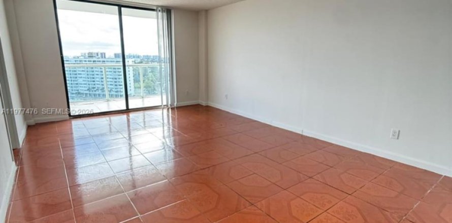 Condo à North Miami, Floride, 2 chambres  № 2041702