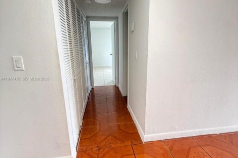Copropriété à louer à North Miami, Floride: 2 chambres, 99.41 m2 № 2041702 - photo 10