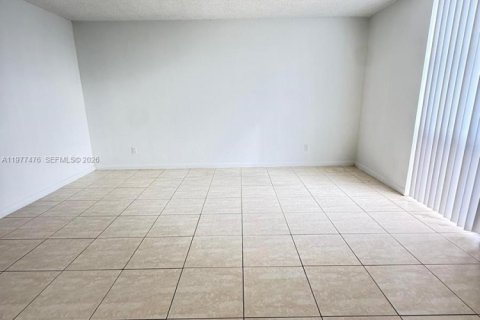 Copropriété à louer à North Miami, Floride: 2 chambres, 99.41 m2 № 2041702 - photo 11