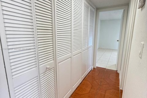 Copropriété à louer à North Miami, Floride: 2 chambres, 99.41 m2 № 2041702 - photo 19