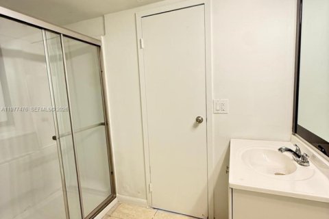 Copropriété à louer à North Miami, Floride: 2 chambres, 99.41 m2 № 2041702 - photo 13