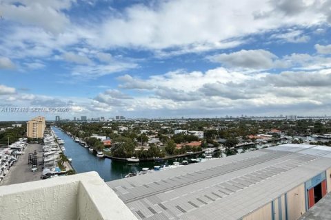 Copropriété à louer à North Miami, Floride: 2 chambres, 99.41 m2 № 2041702 - photo 28