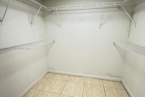 Copropriété à louer à North Miami, Floride: 2 chambres, 99.41 m2 № 2041702 - photo 15