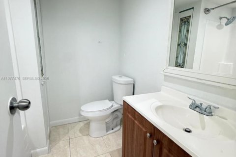 Copropriété à louer à North Miami, Floride: 2 chambres, 99.41 m2 № 2041702 - photo 20