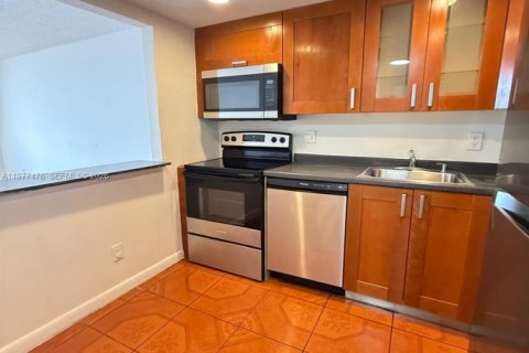 Copropriété à louer à North Miami, Floride: 2 chambres, 99.41 m2 № 2041702 - photo 6