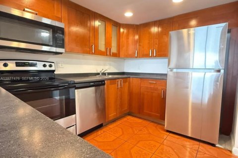 Copropriété à louer à North Miami, Floride: 2 chambres, 99.41 m2 № 2041702 - photo 7