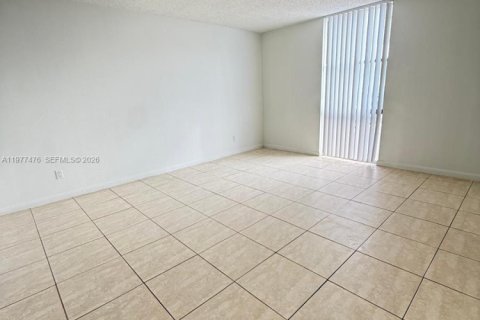 Copropriété à louer à North Miami, Floride: 2 chambres, 99.41 m2 № 2041702 - photo 16
