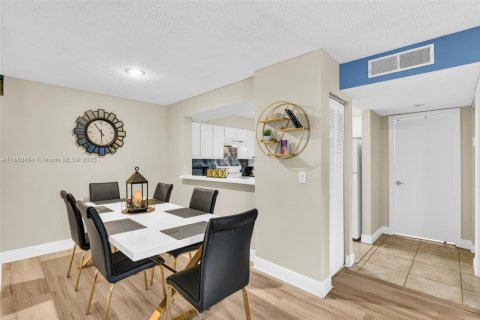 Copropriété à vendre à Pompano Beach, Floride: 1 chambre, 75.53 m2 № 2013308 - photo 8