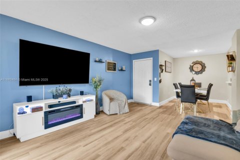 Copropriété à vendre à Pompano Beach, Floride: 1 chambre, 75.53 m2 № 2013308 - photo 3