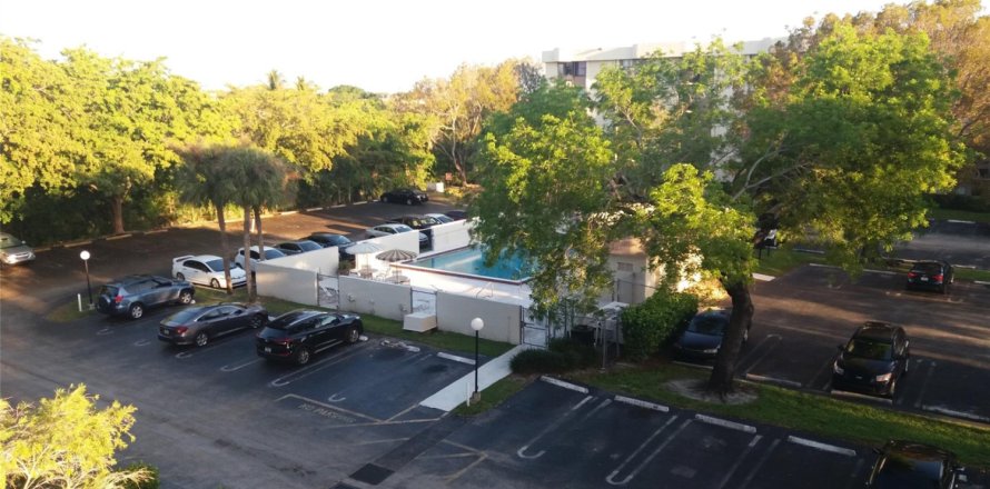 Condo in Coral Springs, Florida, 1 bedroom № 1168691