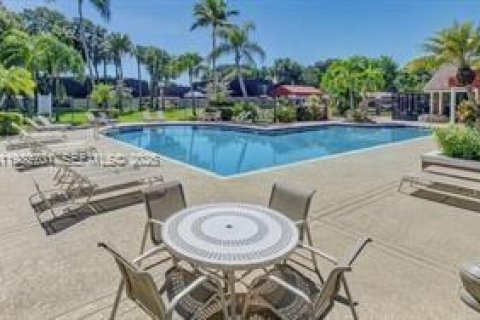 Condominio en venta en West Palm Beach, Florida, 2 dormitorios, 114.83 m2 № 2077707 - foto 2