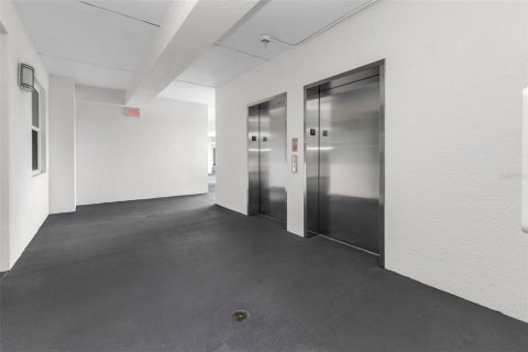 Condo in Punta Gorda, Florida, 2 bedrooms  № 2396377 - photo 9