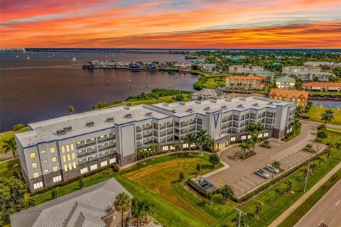 Condo in Punta Gorda, Florida, 2 bedrooms  № 2396377