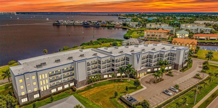 Condo in Punta Gorda, Florida, 2 bedrooms  № 2396377