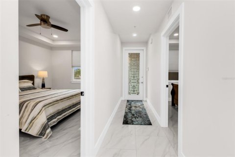 Condo in Punta Gorda, Florida, 2 bedrooms  № 2396377 - photo 11