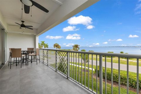 Condo in Punta Gorda, Florida, 2 bedrooms  № 2396377 - photo 2