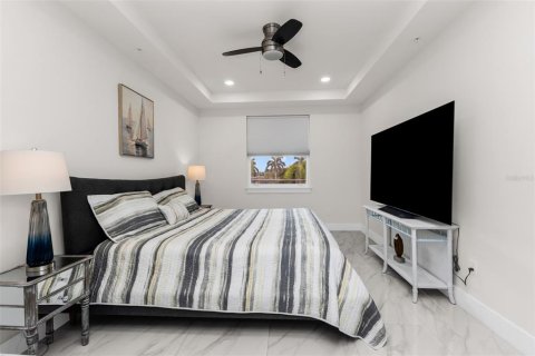 Condo in Punta Gorda, Florida, 2 bedrooms  № 2396377 - photo 13
