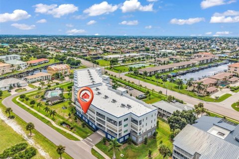 Condo in Punta Gorda, Florida, 2 bedrooms  № 2396377 - photo 6