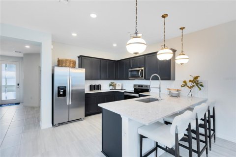 Touwnhouse à vendre à Clermont, Floride: 4 chambres, 171.59 m2 № 2415292 - photo 4