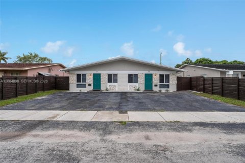 House in Oakland Park, Florida 3 bedrooms, 100.98 sq.m. № 2068980