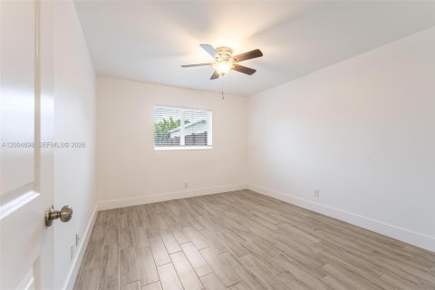 House in Oakland Park, Florida 3 bedrooms, 100.98 sq.m. № 2068980 - photo 13