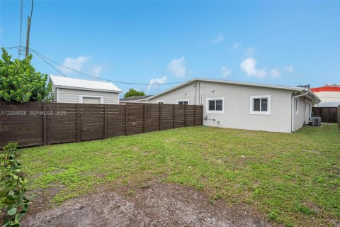 House in Oakland Park, Florida 3 bedrooms, 100.98 sq.m. № 2068980 - photo 15