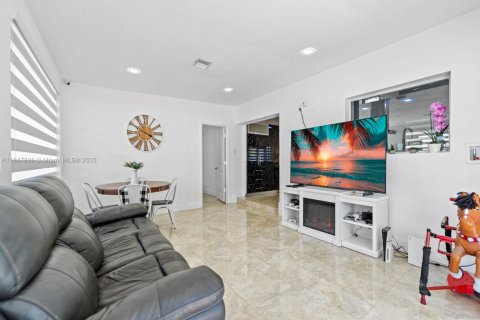 Купить виллу или дом в Майами, Флорида 6 спален, 171.4м2, № 1960730 - фото 18