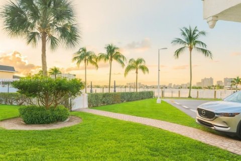 Condominio en venta en North Miami Beach, Florida, 1 dormitorio, 83.43 m2 № 2013128 - foto 26