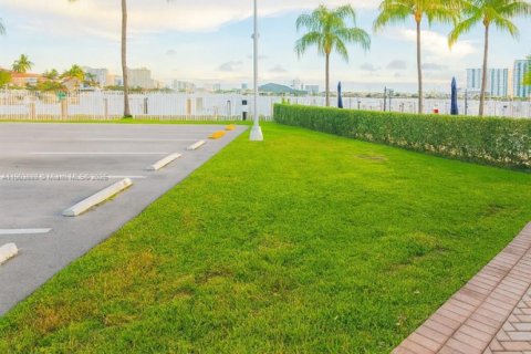 Condominio en venta en North Miami Beach, Florida, 1 dormitorio, 83.43 m2 № 2013128 - foto 20