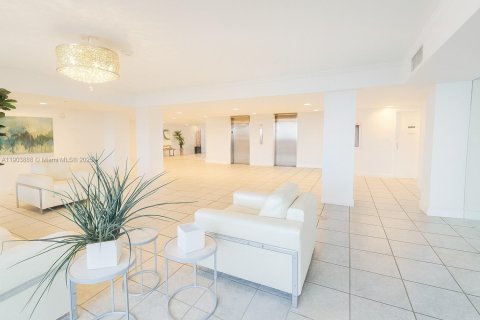 Condominio en venta en North Miami Beach, Florida, 1 dormitorio, 83.43 m2 № 2013128 - foto 25