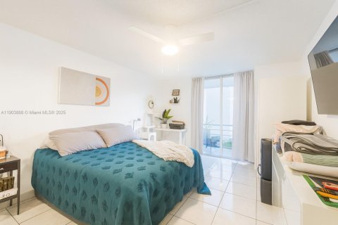 Condominio en venta en North Miami Beach, Florida, 1 dormitorio, 83.43 m2 № 2013128 - foto 10