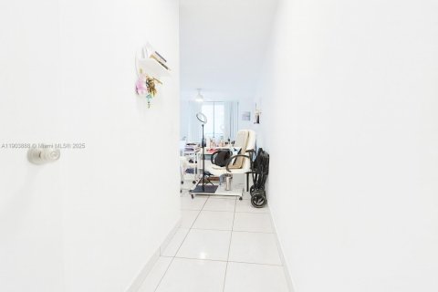 Condominio en venta en North Miami Beach, Florida, 1 dormitorio, 83.43 m2 № 2013128 - foto 15