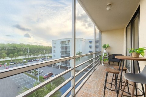 Condominio en venta en North Miami Beach, Florida, 1 dormitorio, 83.43 m2 № 2013128 - foto 13