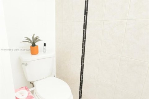 Condominio en venta en North Miami Beach, Florida, 1 dormitorio, 83.43 m2 № 2013128 - foto 8