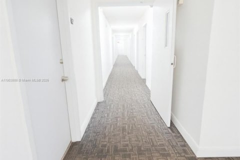Condominio en venta en North Miami Beach, Florida, 1 dormitorio, 83.43 m2 № 2013128 - foto 17