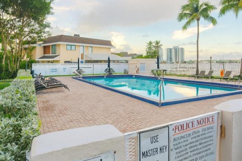 Condominio en venta en North Miami Beach, Florida, 1 dormitorio, 83.43 m2 № 2013128 - foto 21
