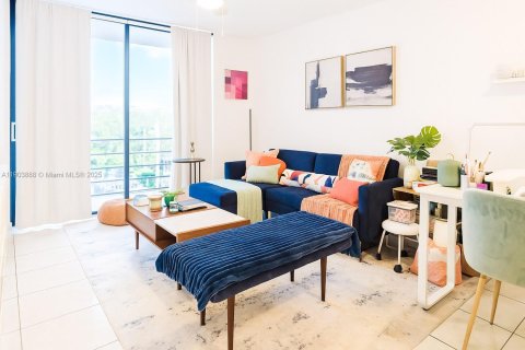 Condominio en venta en North Miami Beach, Florida, 1 dormitorio, 83.43 m2 № 2013128 - foto 4