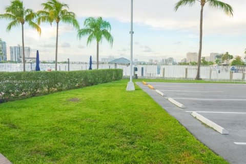 Condominio en venta en North Miami Beach, Florida, 1 dormitorio, 83.43 m2 № 2013128 - foto 19