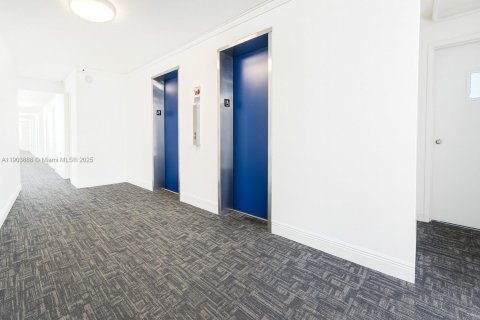 Condominio en venta en North Miami Beach, Florida, 1 dormitorio, 83.43 m2 № 2013128 - foto 16