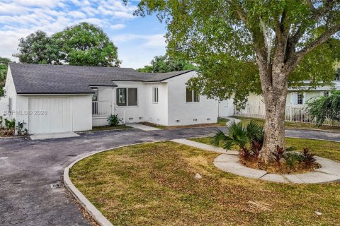 Immobilier commercial à Miami, Floride 228.63 m2 № 2080906