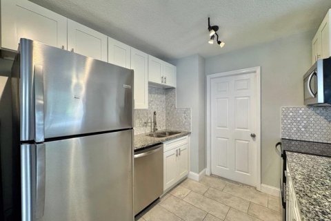 Villa ou maison à louer à Tampa, Floride: 4 chambres, 123.75 m2 № 2112145 - photo 11